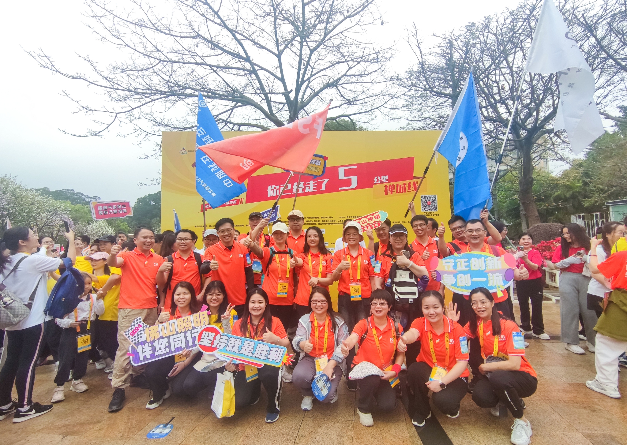 09沿途组图：禅城方阵抵达第一签