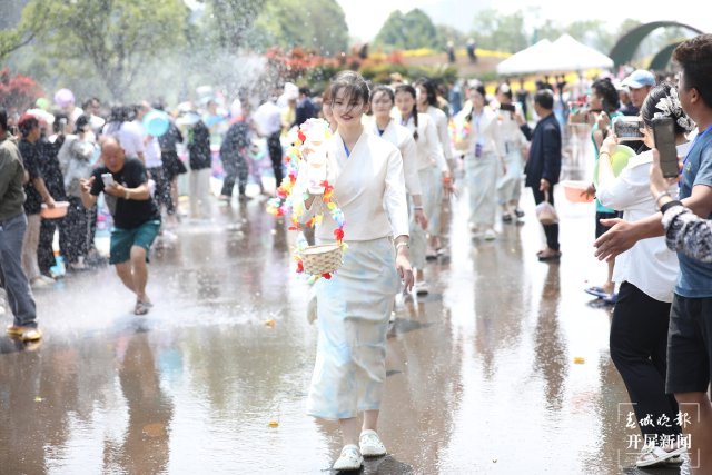 世博花漾泼水节 (6).jpg