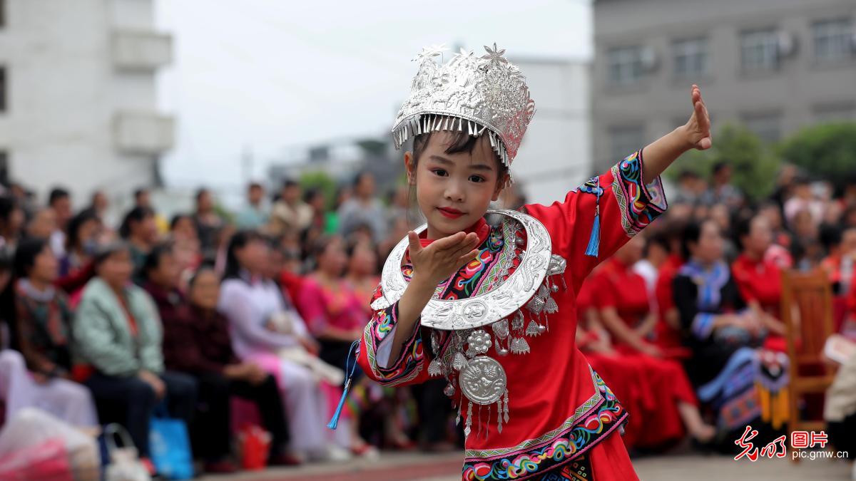 歌声悠扬传千古 非遗文化展华章——广西各族共庆“三月三 歌声悠扬传千古 非遗文化展华章——广西各族共庆“三月三