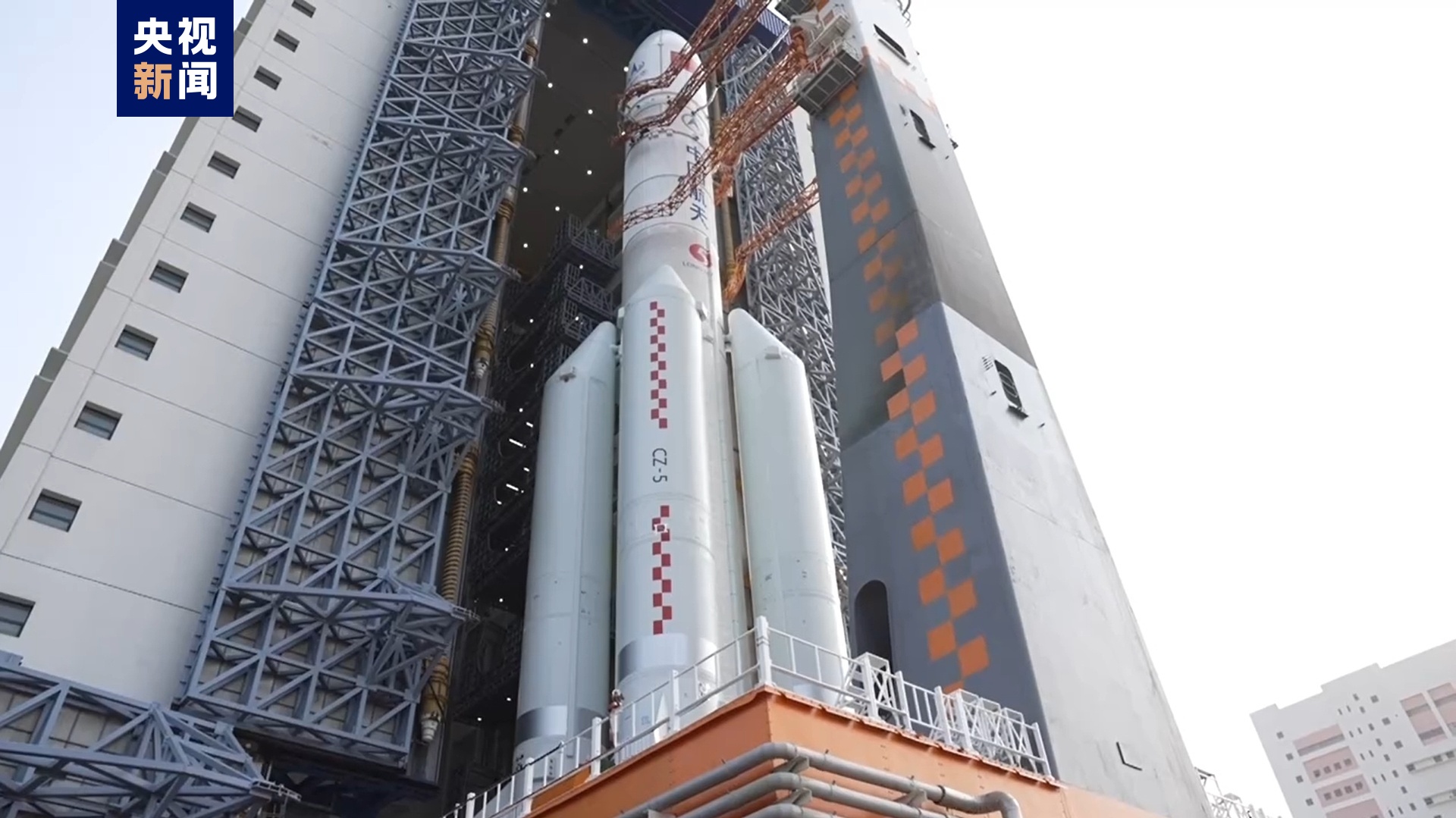 2004年1月23日,中国探月工程正式立项,并被命名为"嫦娥工程".