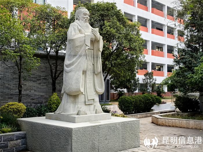 环城南路孔子像2