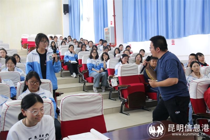 昆一中本部专家到校开展高考备考讲座9