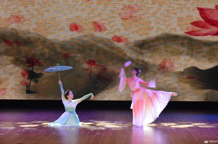 4、双人舞《雨后》 4、双人舞《雨后》