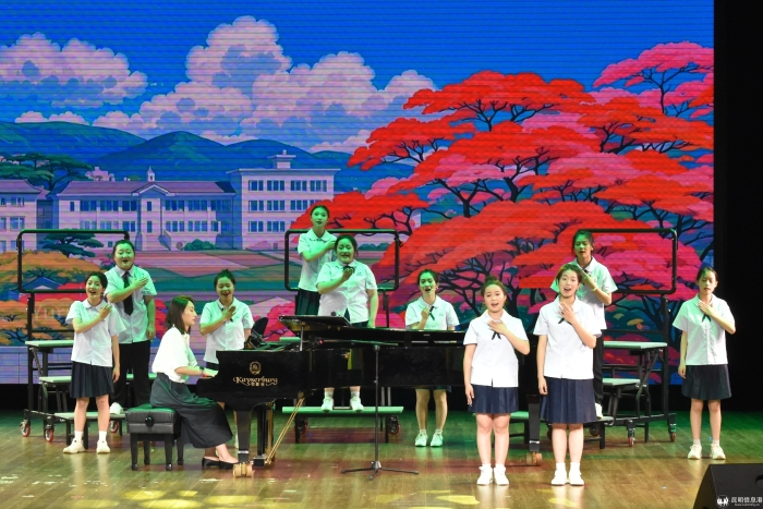 10、合唱 -《凤凰花开的路口》