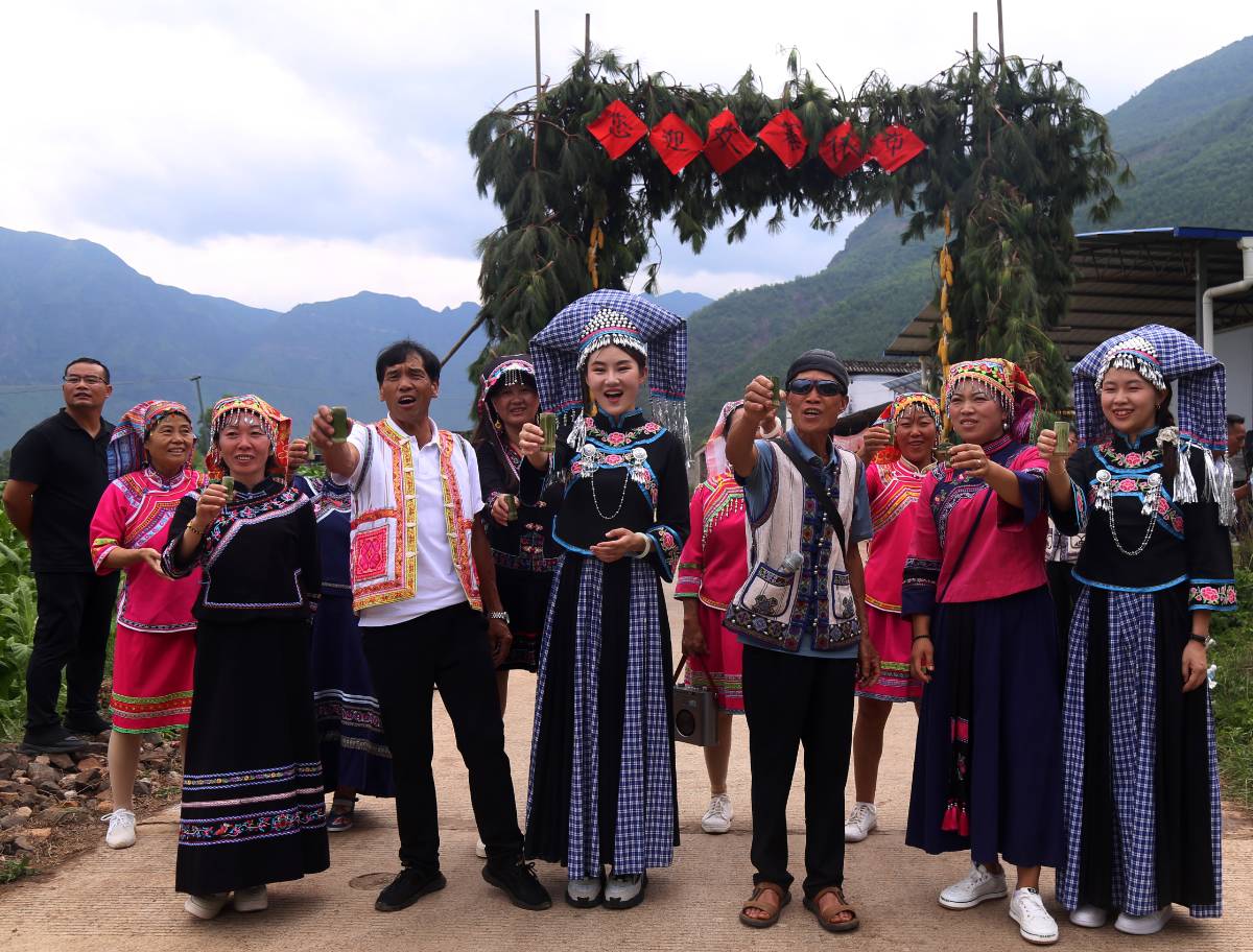 让更多人了解布依族的民族特色文化和民俗风情,推动民族传统节日,传统