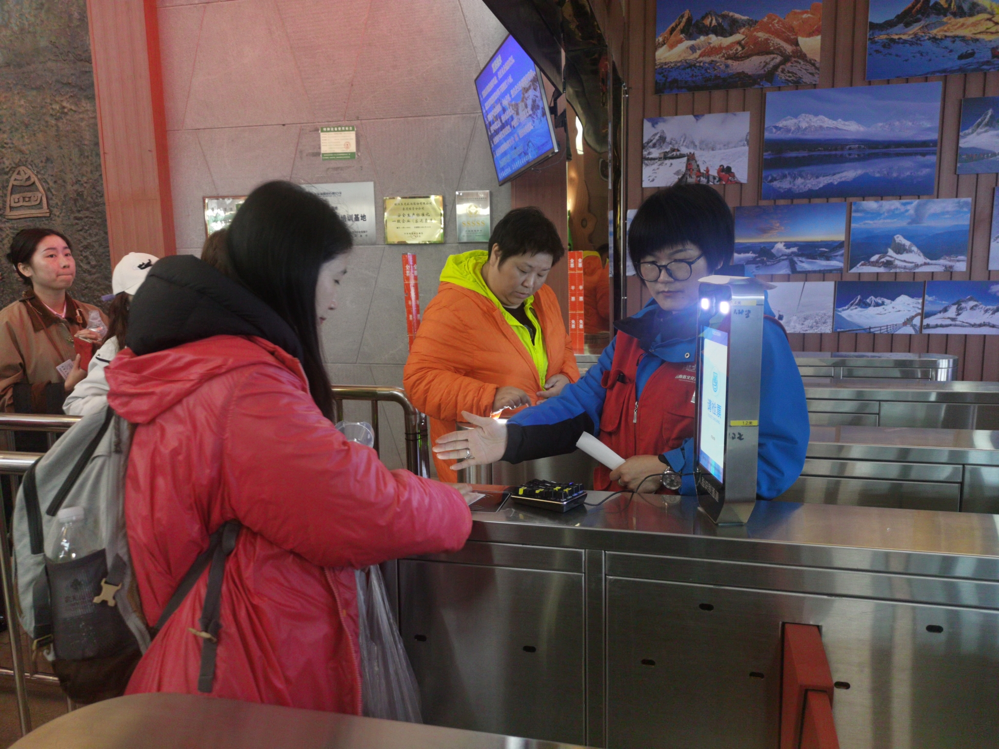 冰川公园索道检票处(受访者提供).jpg