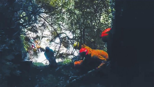 登山客在苍山失联9天后获救（图源 央视网）