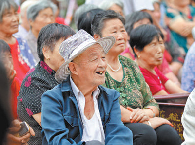 板车豫剧团送戏下乡六十年(守望·文化惠民①)