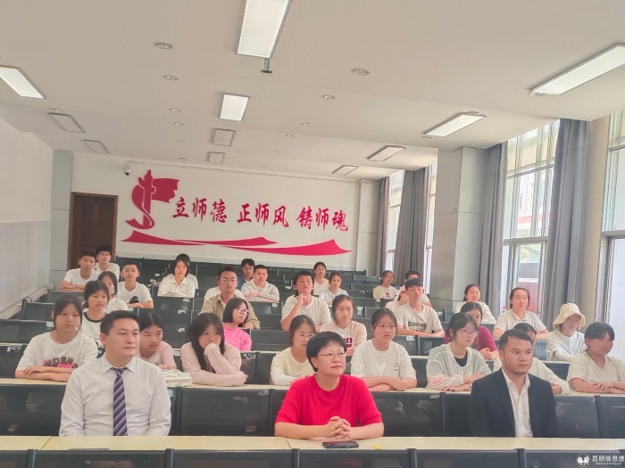 1.李琪校长亲临教学观摩活动现场