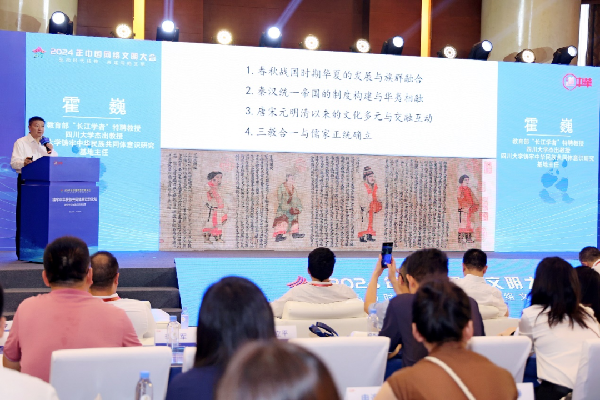 讲好中华民族共同体故事,让网络“连心”更“聚心”