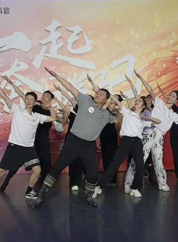 讲好中华民族共同体故事,让网络“连心”更“聚心”