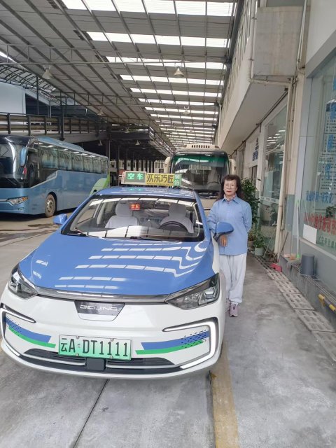 （采访传编辑 有视频）昆明出租车要降价了？乘客、司机的心声是… .jpg