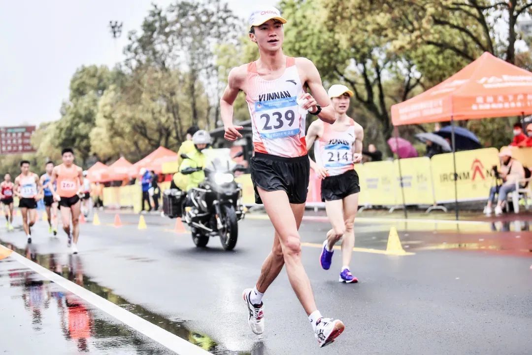 田径运动员崔利宏