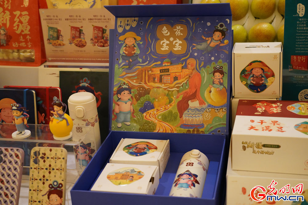 Foreign envoys praise Xinjiang's development at exchange meeting