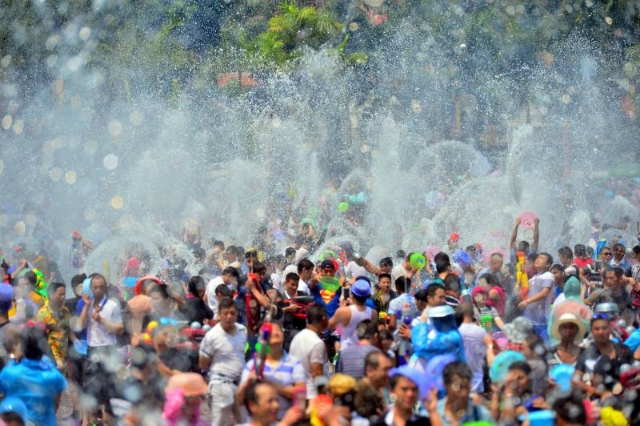 西双版纳泼水节