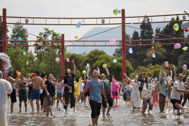 （采访传编辑）非遗遇上潮玩，云南民族村2025泼水节开启50余项狂欢12.JPG