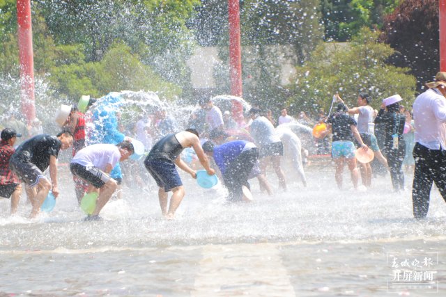 （采访传编辑）非遗遇上潮玩，云南民族村2025泼水节开启50余项狂欢8.JPG