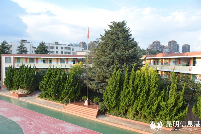 绿映中的中学部