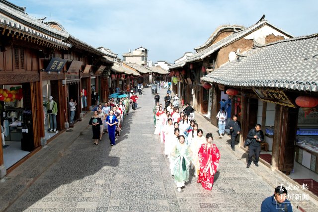 3-0 服饰展演 尹永权 摄 (2).JPG