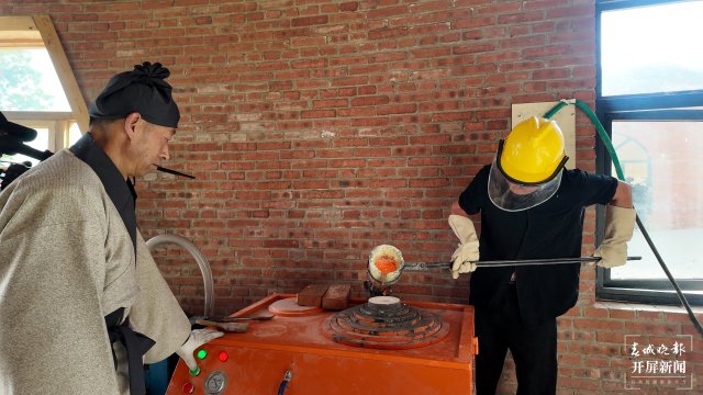 3-2 宝云钱局开炉仪式再现百年铸币盛景 陈耀邦 摄 (4).JPG