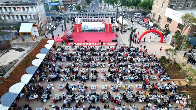 4 钱街广场长街宴引两千食客共飨文化盛宴 尹永权 摄.JPG