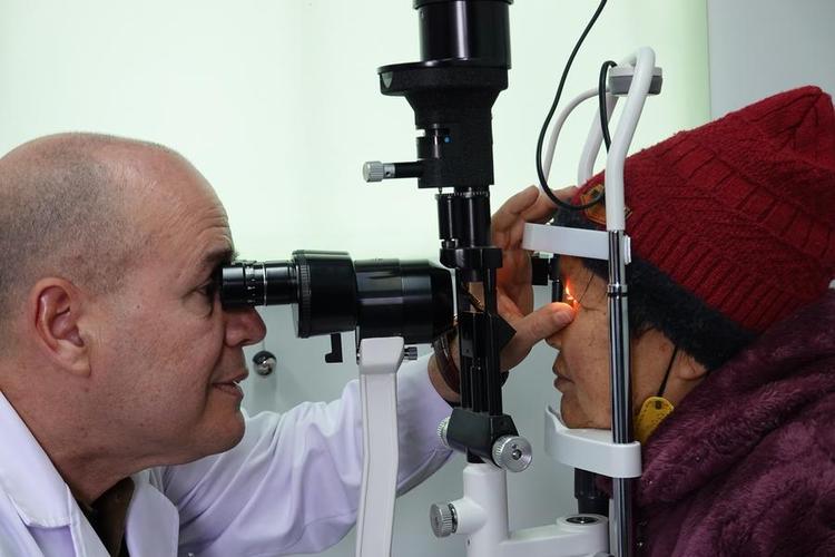 Pedro Castro (L) provides free clinical service to a local resident at a health center of Changfeng County in Hefei, east China's Anhui Province, March 6, 2025. (Xinhua/Zhao Jinzheng)