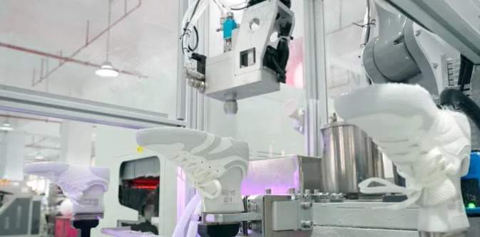 【理响中国·春江水暖鸭先知】一双鞋跑出智造“加速度” 【理响中国·春江水暖鸭先知】一双鞋跑出智造“加速度”