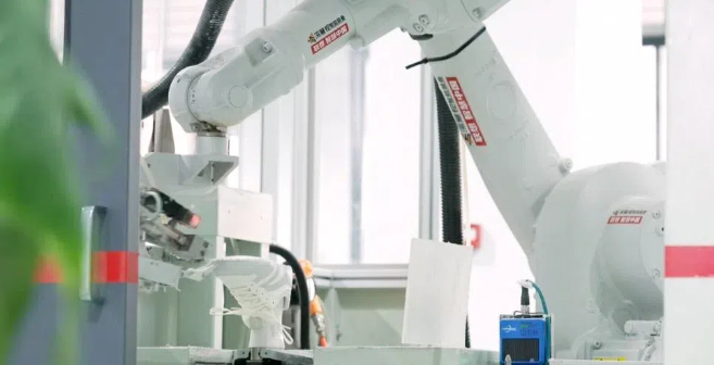 【理响中国·春江水暖鸭先知】一双鞋跑出智造“加速度” 【理响中国·春江水暖鸭先知】一双鞋跑出智造“加速度”