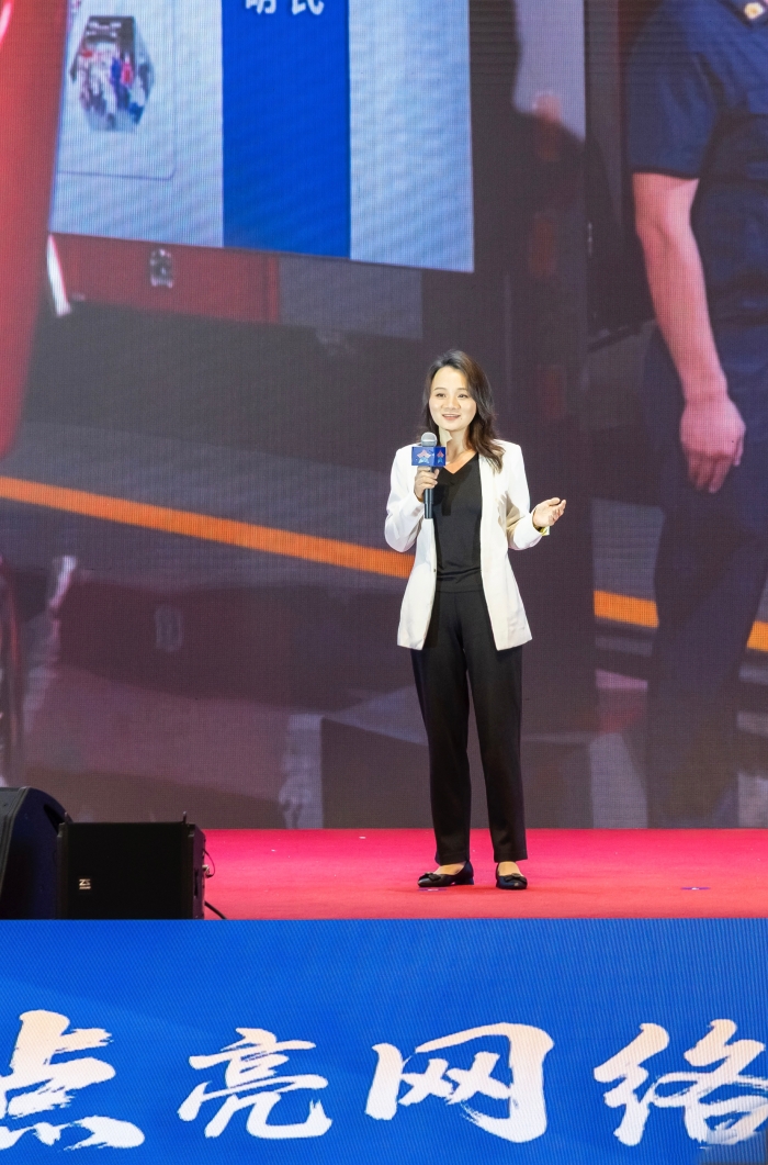 杨洸分享《绘制网络文明“画像”》