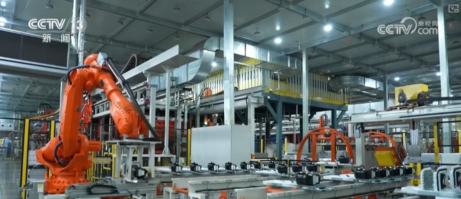 蝶变、拉满、C位……划重点！解锁4月经济数据顶压增长背后政策“组合拳”密码