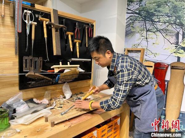 【文化和自然遗产日】漫动时节丨七弦拨动山河韵，一器承载中国风