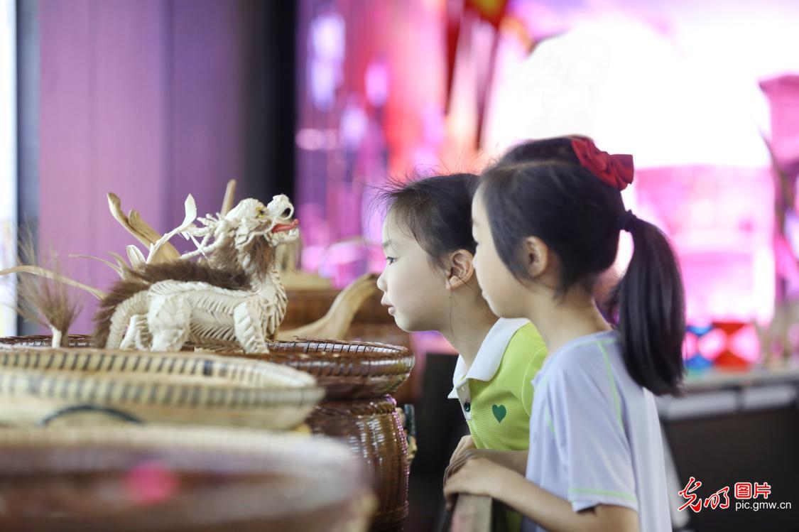 【文化和自然遗产日】非遗薪火代代传 匠心接力续华章 【文化和自然遗产日】非遗薪火代代传 匠心接力续华章