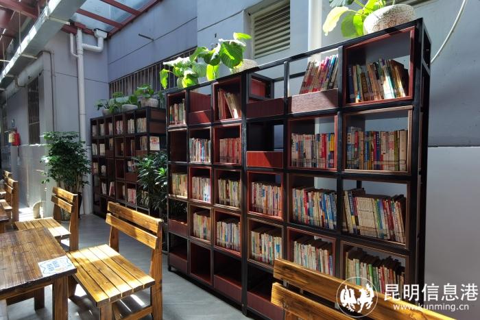 餐厅开放式图书角 餐厅开放式图书角