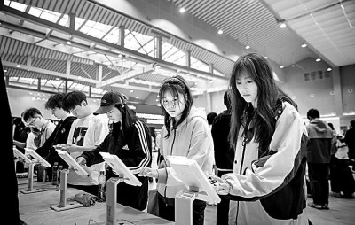 架起从校园到职场的“连心桥”