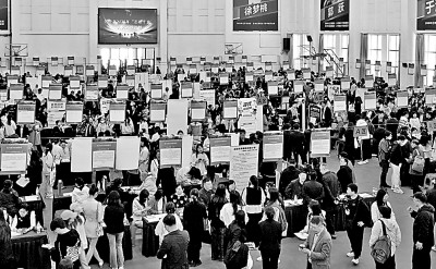 架起从校园到职场的“连心桥”