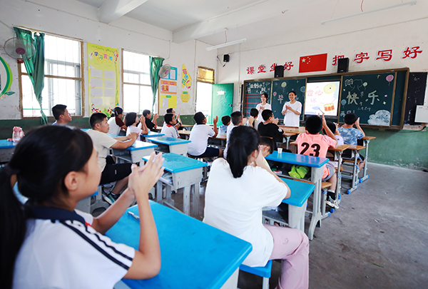 【“奋斗号”青春专列】青春学子:服务乡村教育 坚定理想信念 【“奋斗号”青春专列】青春学子:服务乡村教育 坚定理想信念