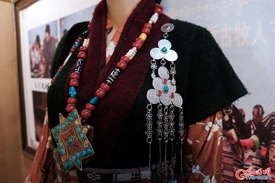 Glorious 60 Years • Our Homeland | Chagza attire weaving heritage into prosperity