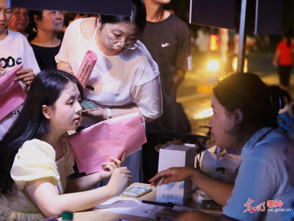 【职引未来】全国各地护航青年就业:离校“不断线” 服务再加力 【职引未来】全国各地护航青年就业:离校“不断线” 服务再加力