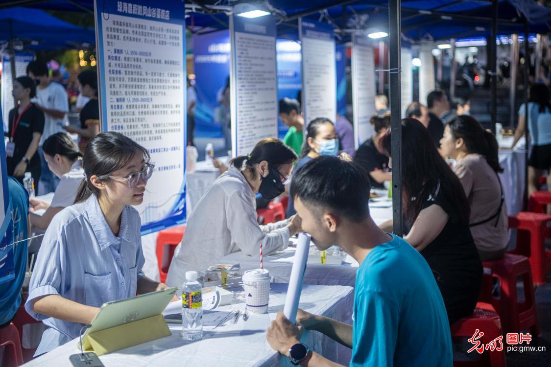 【职引未来】全国各地护航青年就业:离校“不断线” 服务再加力 【职引未来】全国各地护航青年就业:离校“不断线” 服务再加力