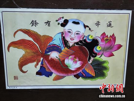 Yangliuqing New Year print “Lotus Brings Abundance Year after Year”.（Photo：China News Network/ Liu Yue）