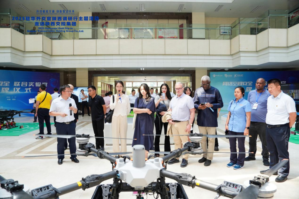 驻华外交官聚焦陕西低空经济新质生产力 共话“空中丝路”新机遇_fororder_图片4