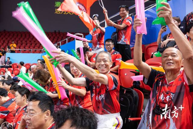 比赛现场观众热情高涨。南方+记者 苏韵桦 摄