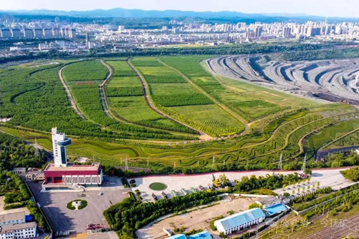 生态修复后的抚顺西露天矿。抚顺矿业集团供图