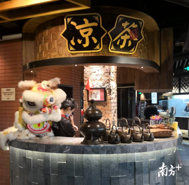 广东的城市街头凉茶铺随处可见。南方+记者 欧旭江 摄