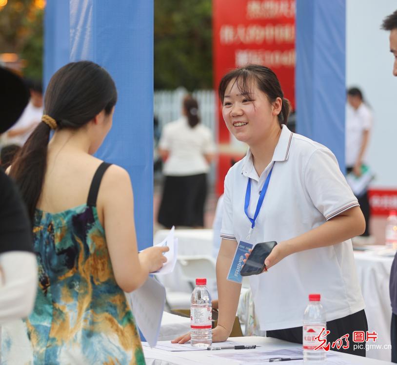 【职引未来】各地聚力攻坚挖潜拓岗 护航高校毕业生求职路