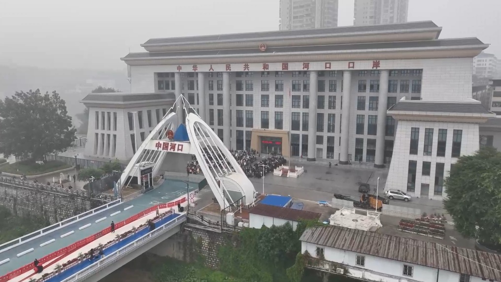 中越跨境游市场火热 河口北站发送越南旅客同比增长75% 中越跨境游市场火热 河口北站发送越南旅客同比增长75%