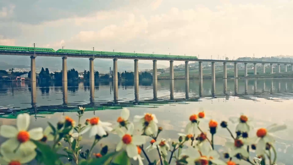 中越跨境游市场火热 河口北站发送越南旅客同比增长75% 中越跨境游市场火热 河口北站发送越南旅客同比增长75%