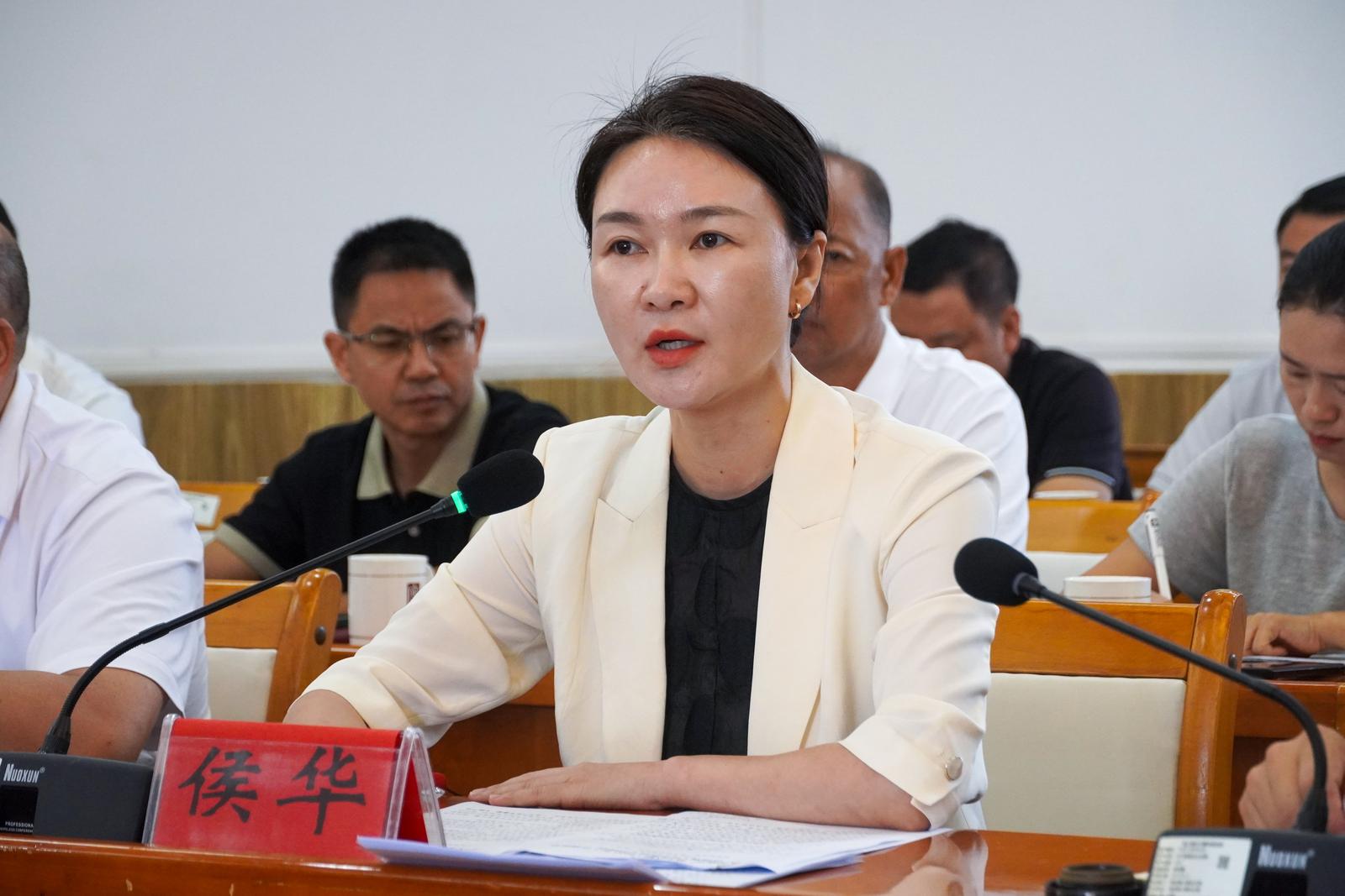 瑙纵歌活动周启动会议,县委副书记,县人民政府县长侯华出席会议并讲话