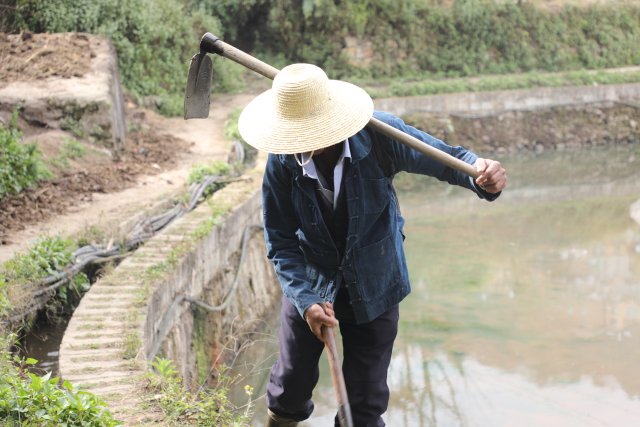 2025.9.5赶沟人 卢志祥 陈萍摄 (2).JPG