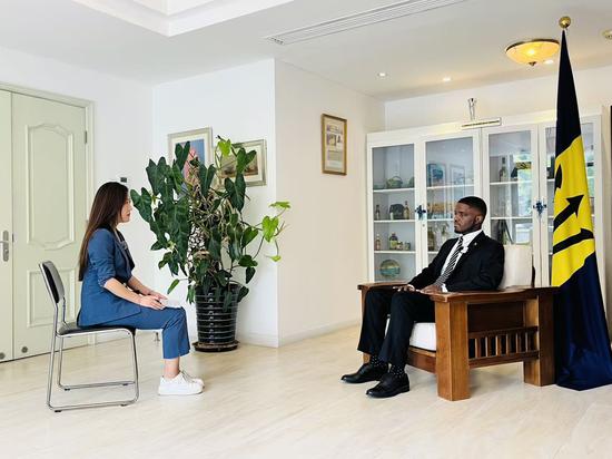 Barbados Ambassador to China, Hallam Henry, receives interview by China News Nerwork. (Photo: China News Network/ Zhao Li)